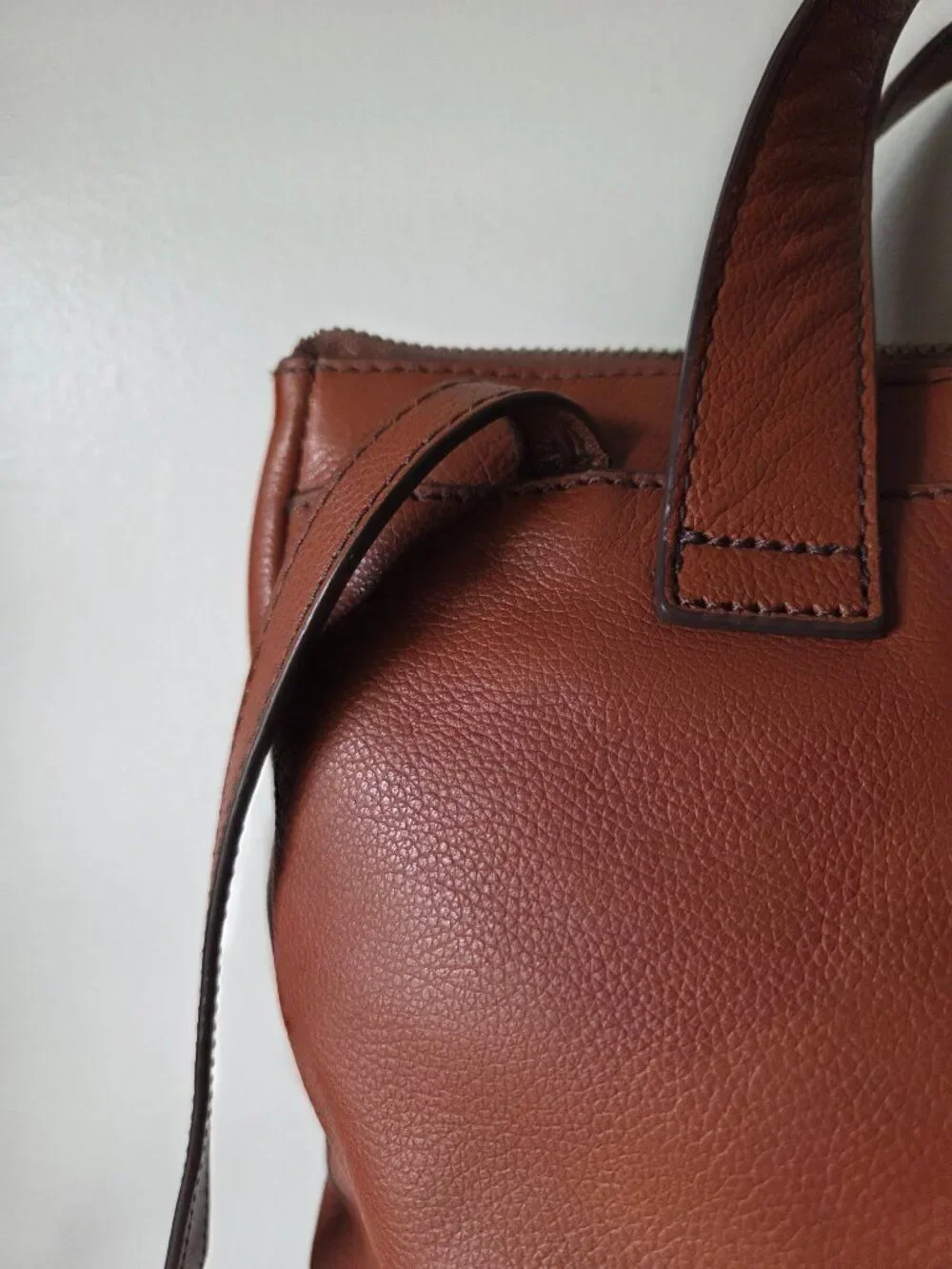 EUC FOSSIL GENUINE LEATHER BROWN SUPER CUTE PACK PACK MEDIUM